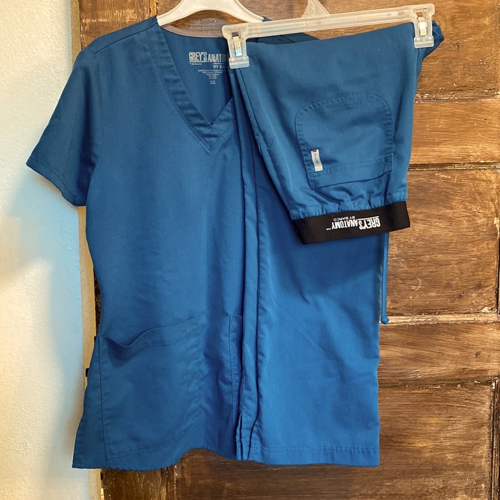 Grey’s Anatomy Bahama blue scrub set.